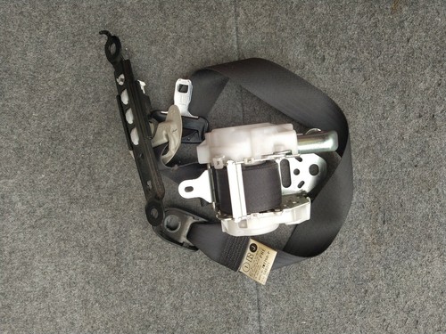 Lexus is220 front right - front,
